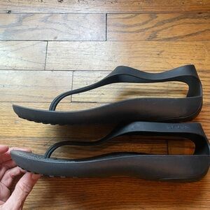 CROCS Black Sole Detail